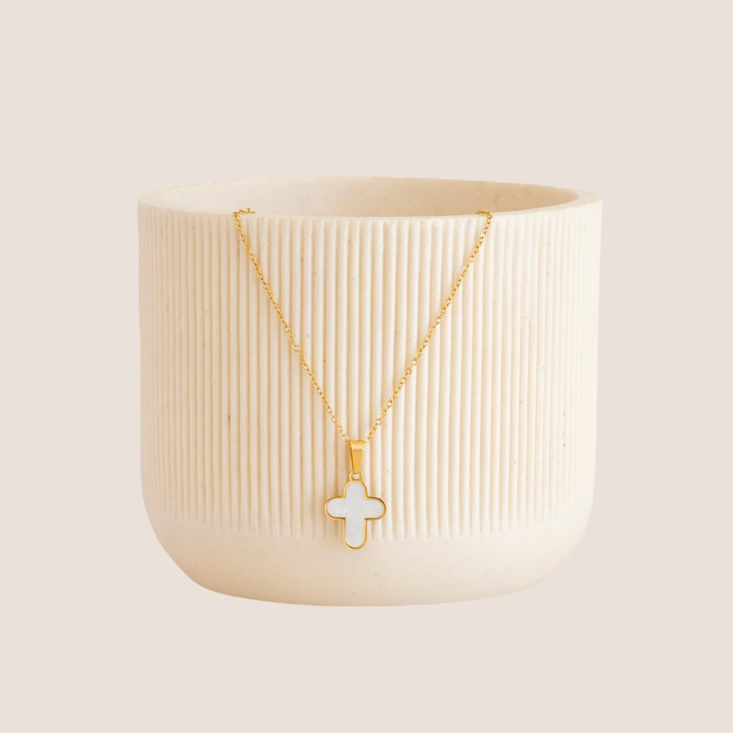 Collar Cruz Madre Perla