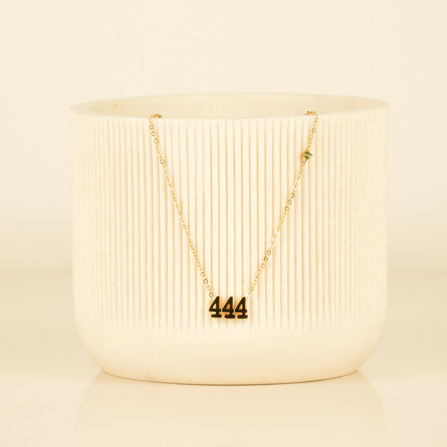 Collar 444